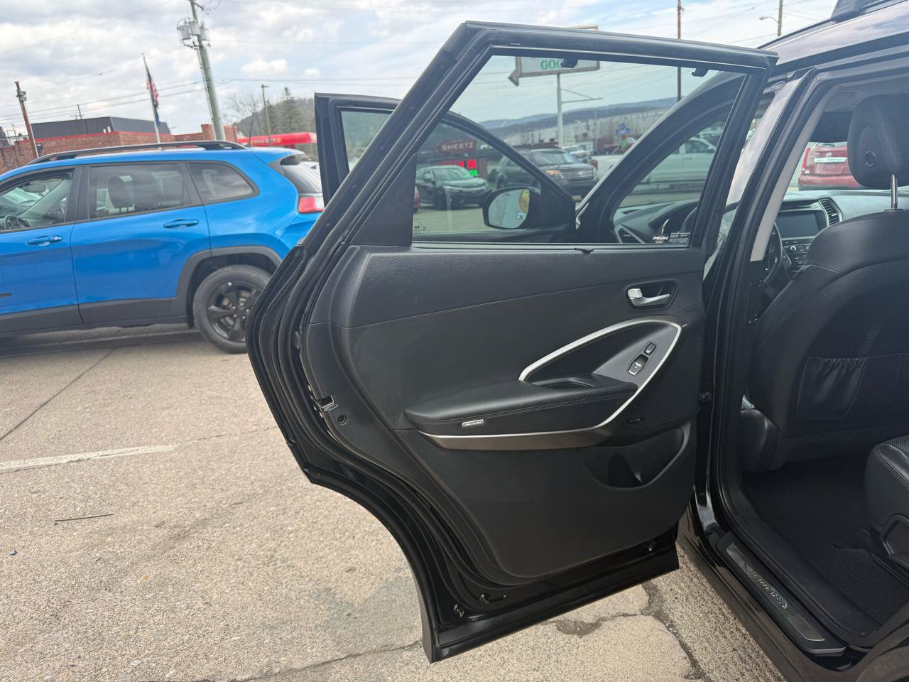 Used 2018 Hyundai Santa Fe Limited AWD/4WD image 35