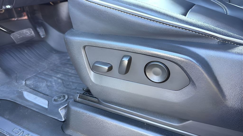 Used 2024 GMC Yukon SLT image 31