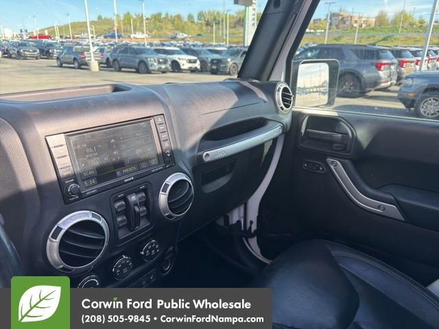Used 2017 Jeep Wrangler Unlimited Sahara w/ Max Tow Package AWD/4WD image 9