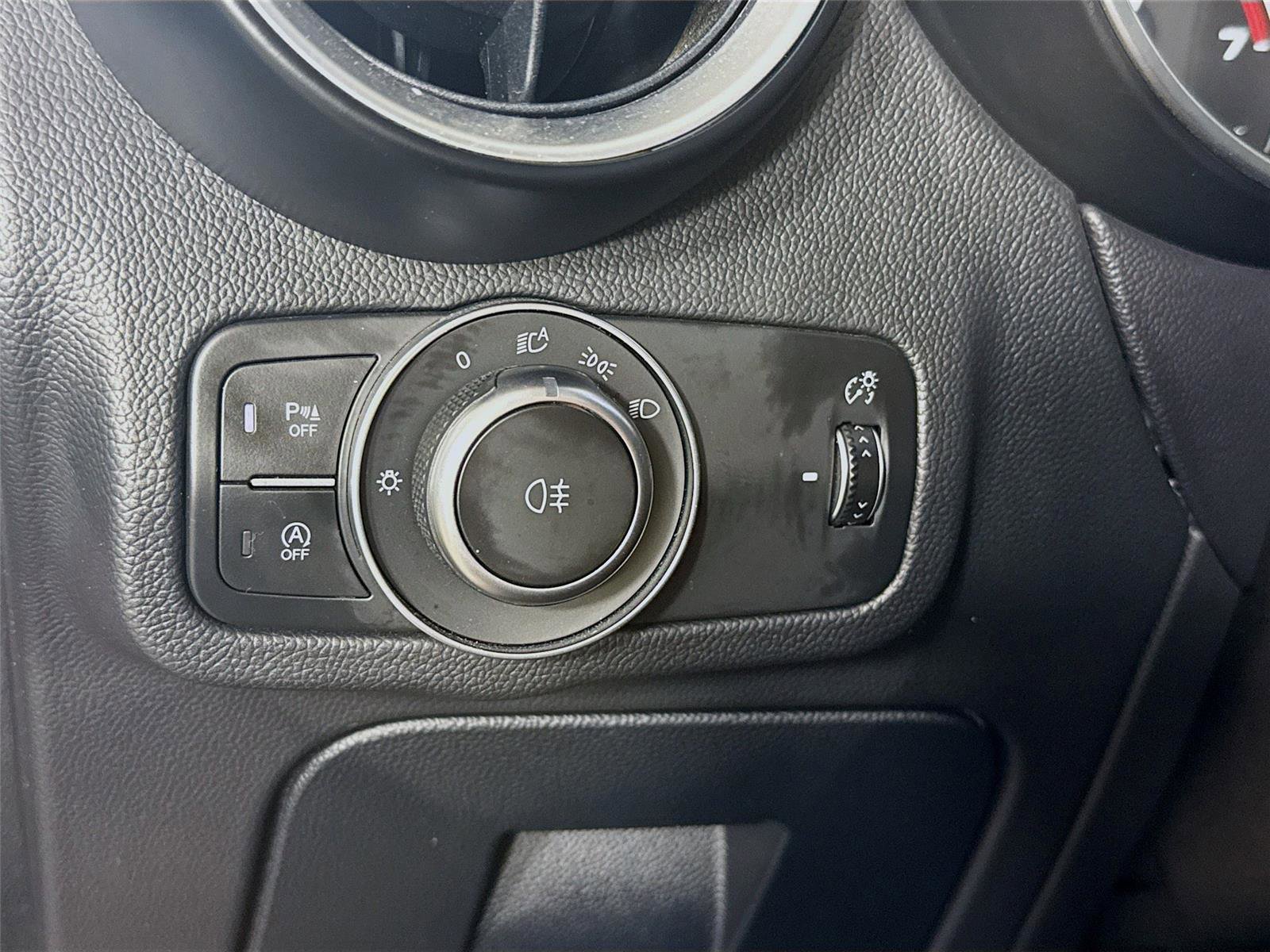 Used 2019 Alfa Romeo Stelvio Ti Sport w/ Quick Order Package 22S Sport AWD/4WD image 9