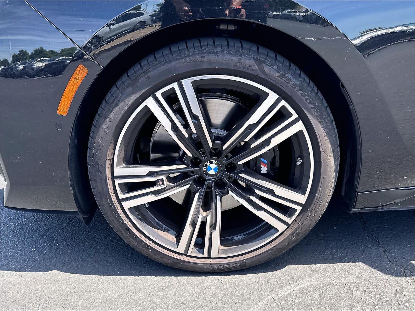 Used 2025 BMW 760i xDrive AWD/4WD image 32