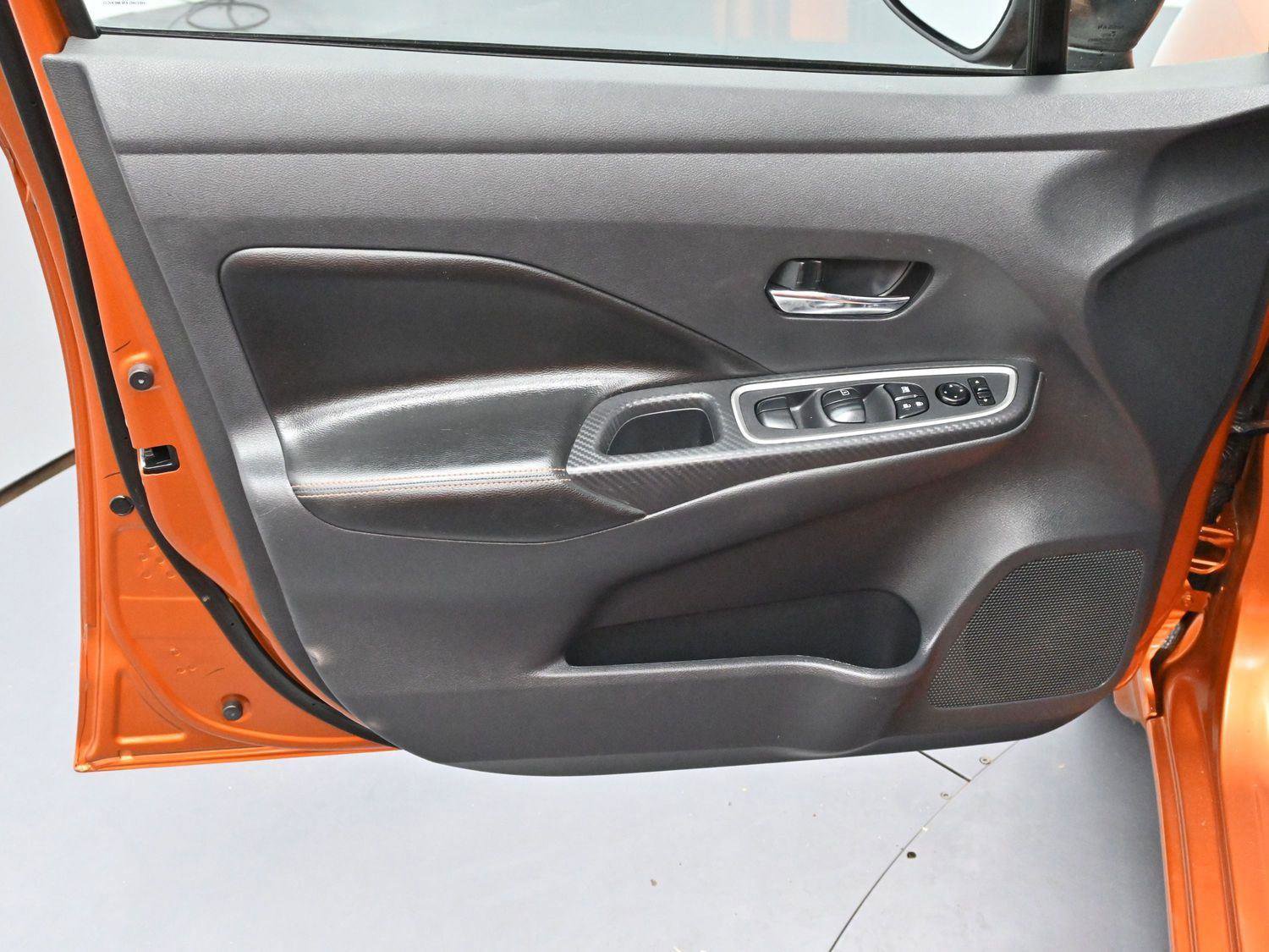 Used 2021 Nissan Versa SR w/ Convenience Package image 9