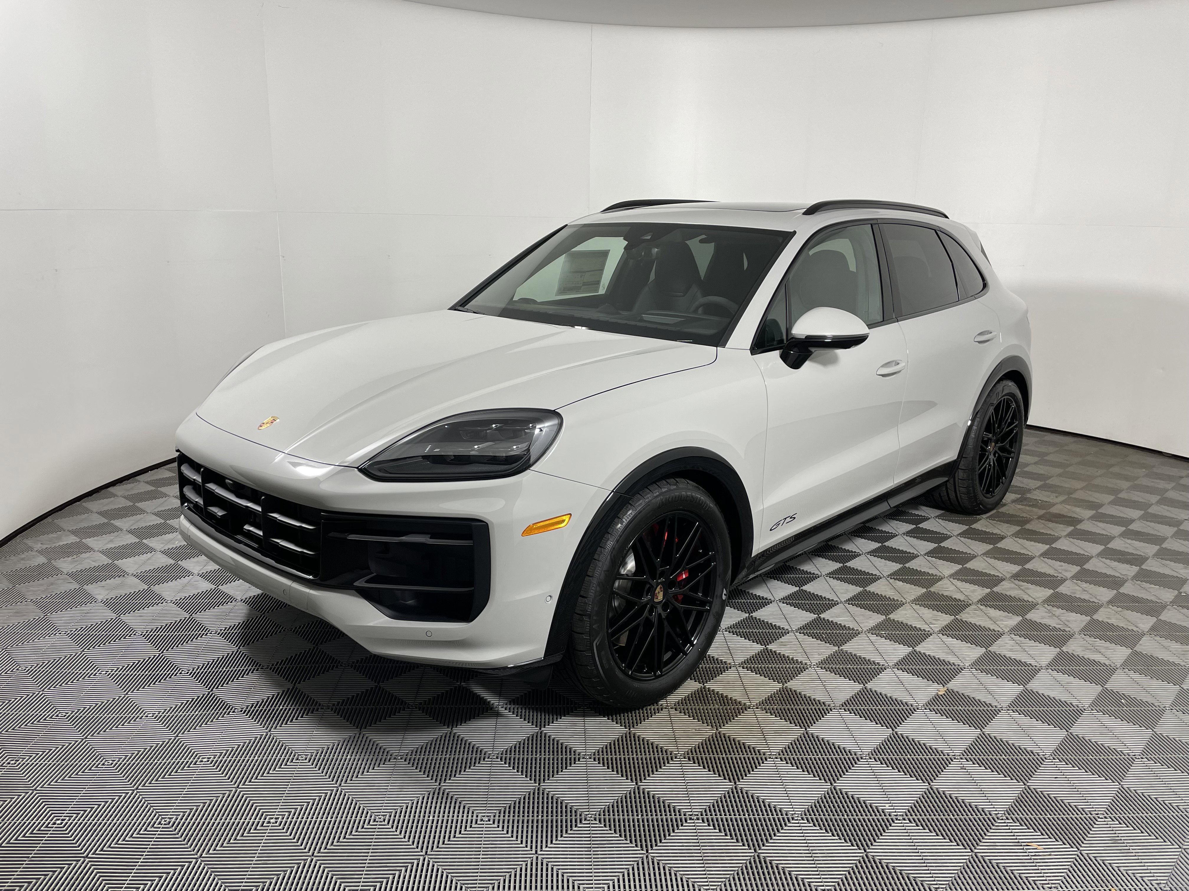 New 2026 Porsche Cayenne GTS image 11