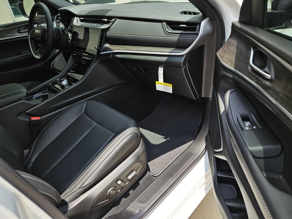 New 2026 Jeep Grand Cherokee L Limited AWD/4WD image 7