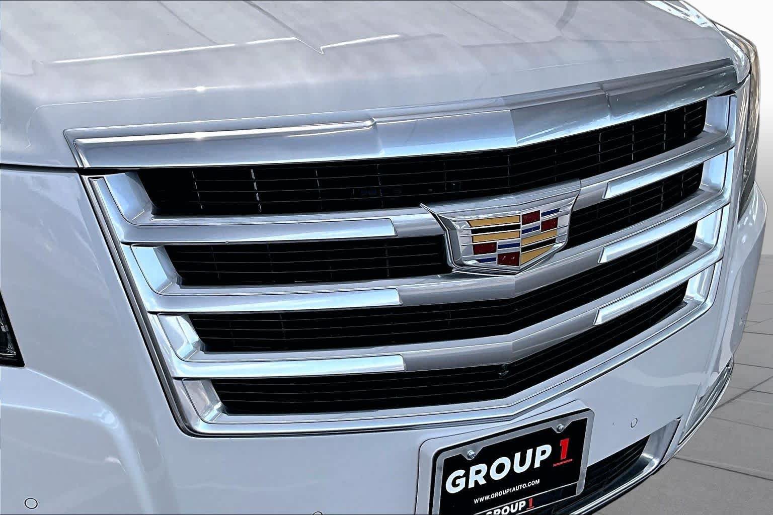 Used 2019 Cadillac Escalade ESV Premium Luxury RWD image 30