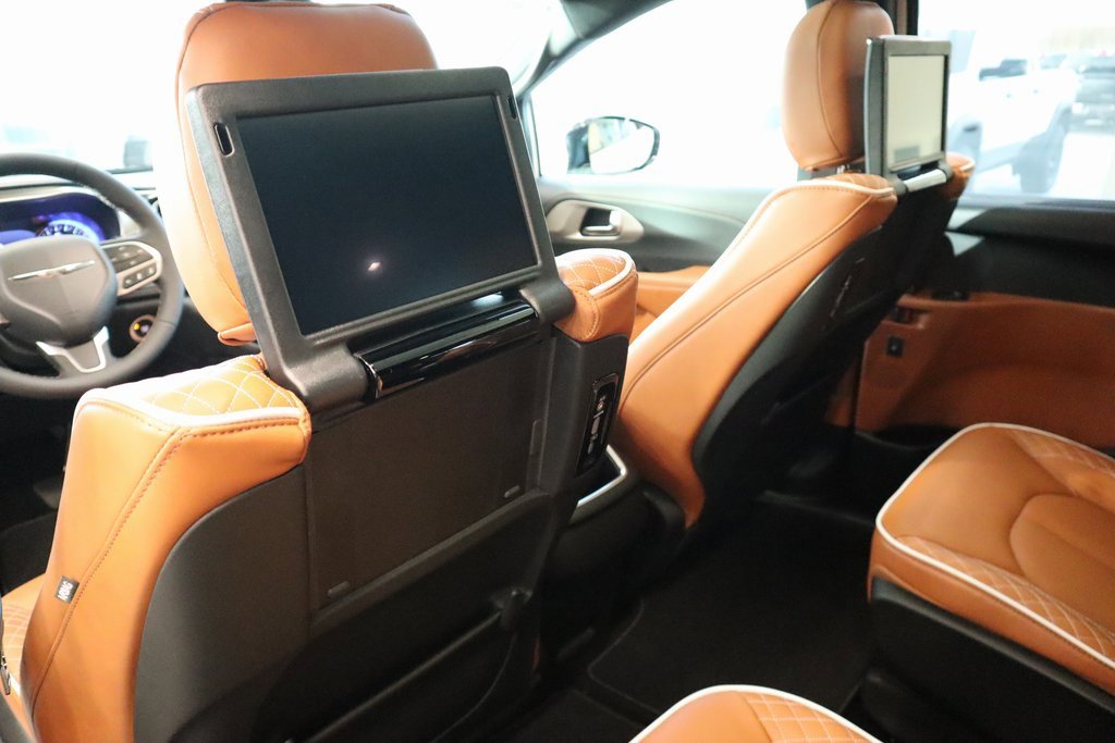 New 2026 Chrysler Pacifica Pinnacle image 15