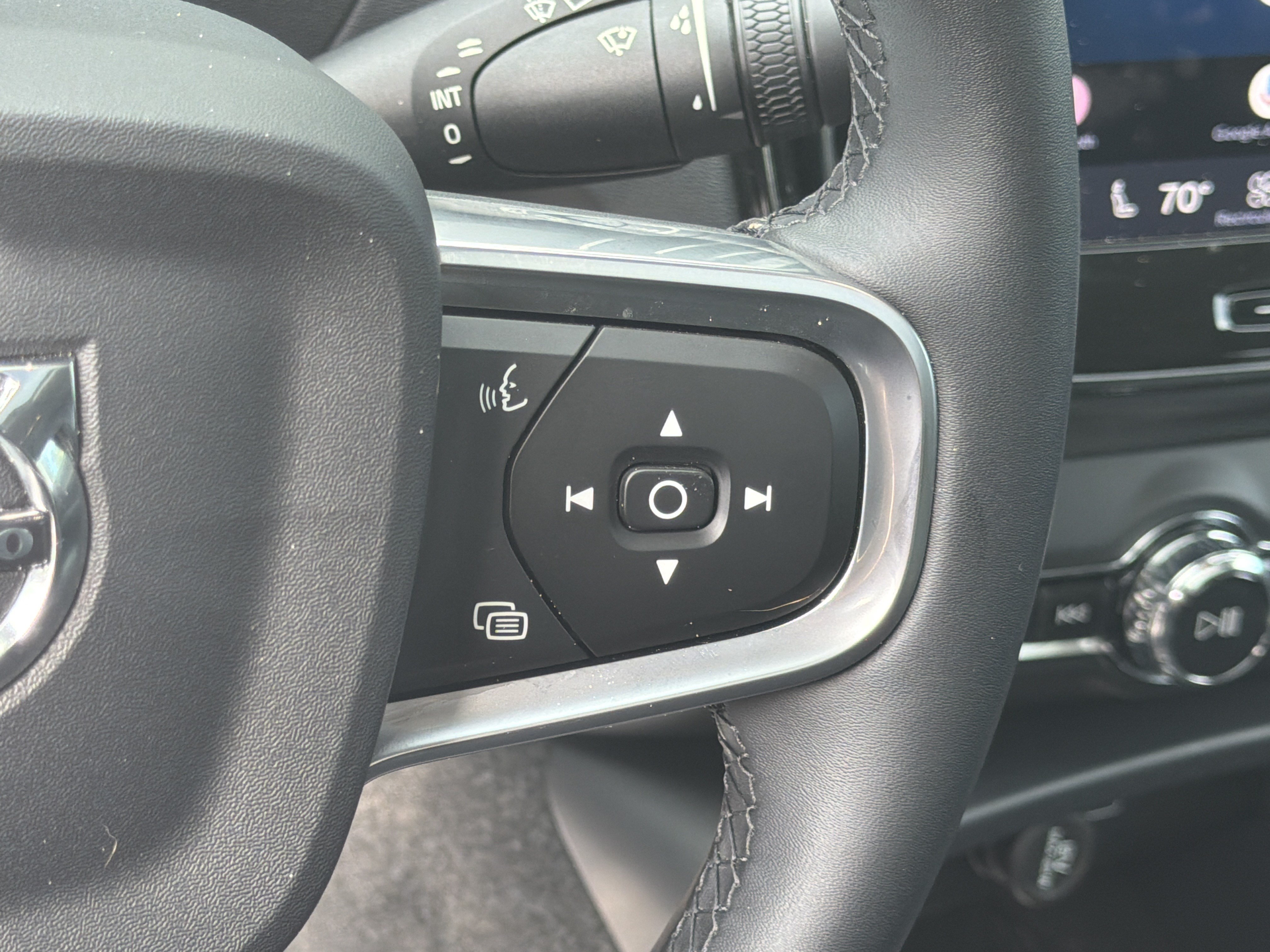 Certified 2025 Volvo XC40 B5 Ultra AWD/4WD image 20