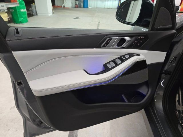 Used 2023 BMW X7 xDrive40i w/ Executive Package image 14
