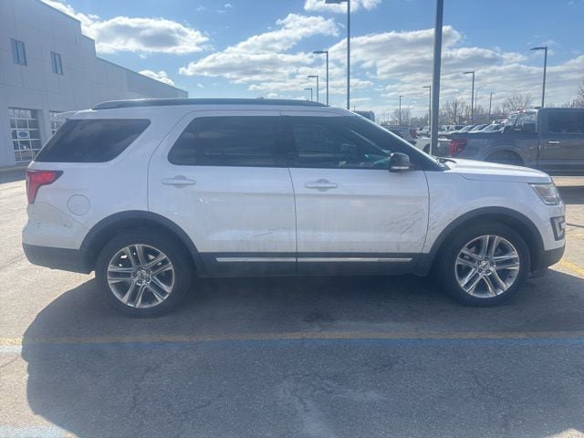 Used 2017 Ford Explorer XLT w/ Equipment Group 201A AWD/4WD image 6