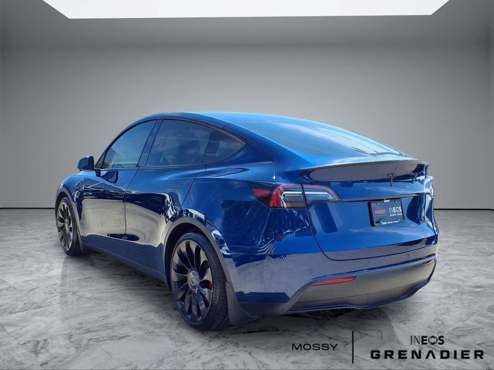 Used 2023 Tesla Model Y Performance AWD/4WD image 2