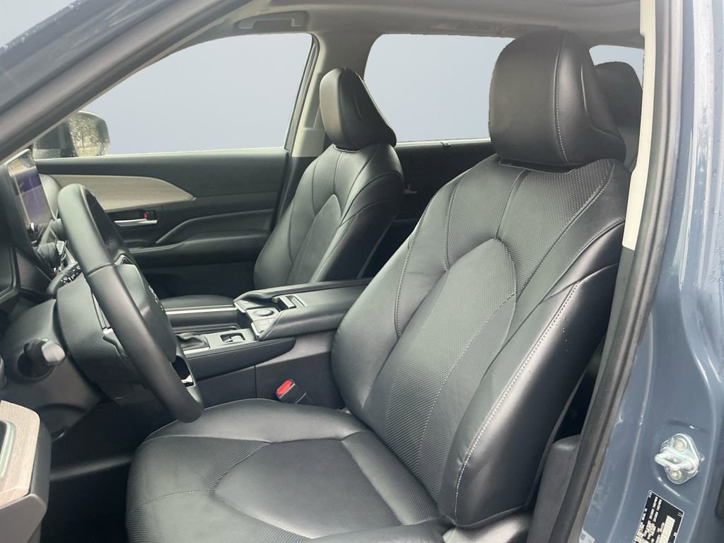 Used 2024 Toyota Grand Highlander Limited image 9