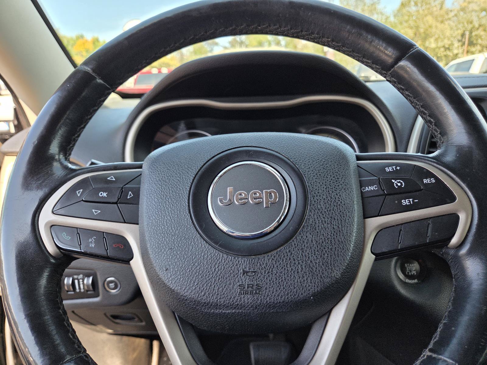 Used 2015 Jeep Cherokee Latitude w/ Comfort/Convenience Group AWD/4WD image 24