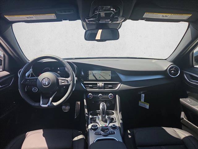 Used 2025 Alfa Romeo Giulia RWD image 17