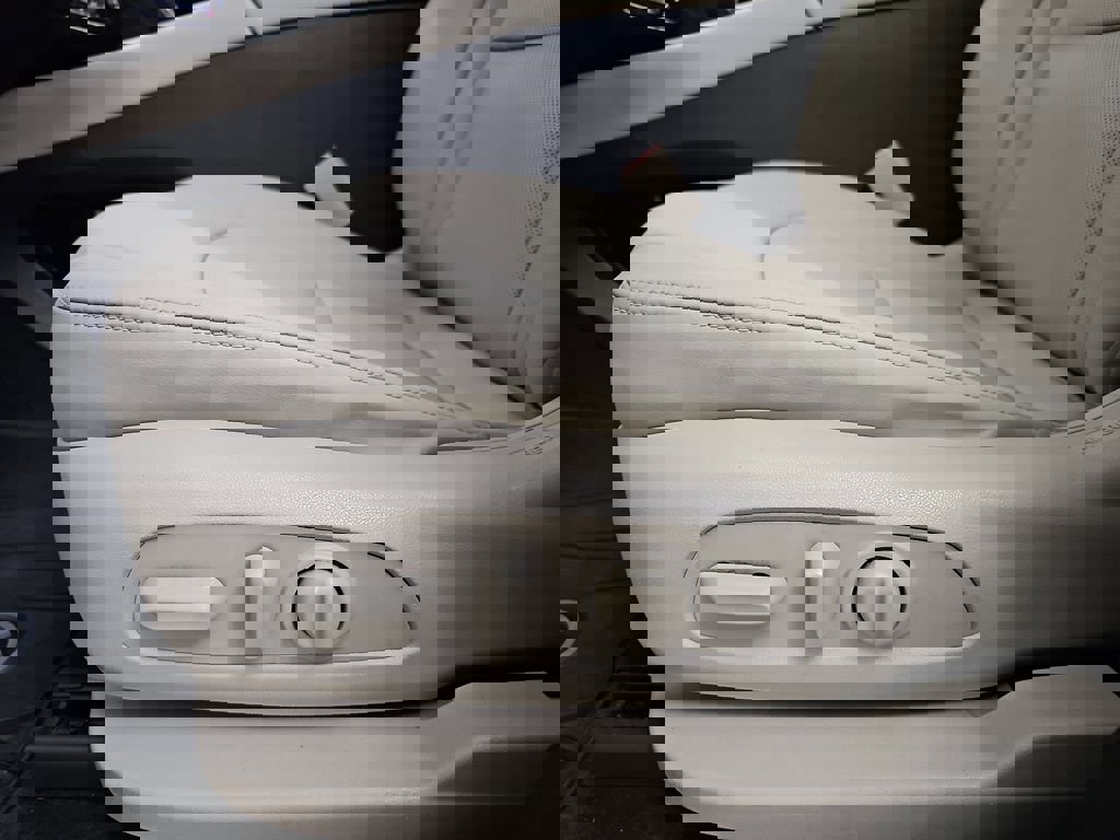 Used 2018 Buick Enclave Premium w/ Experience Buick Package image 32