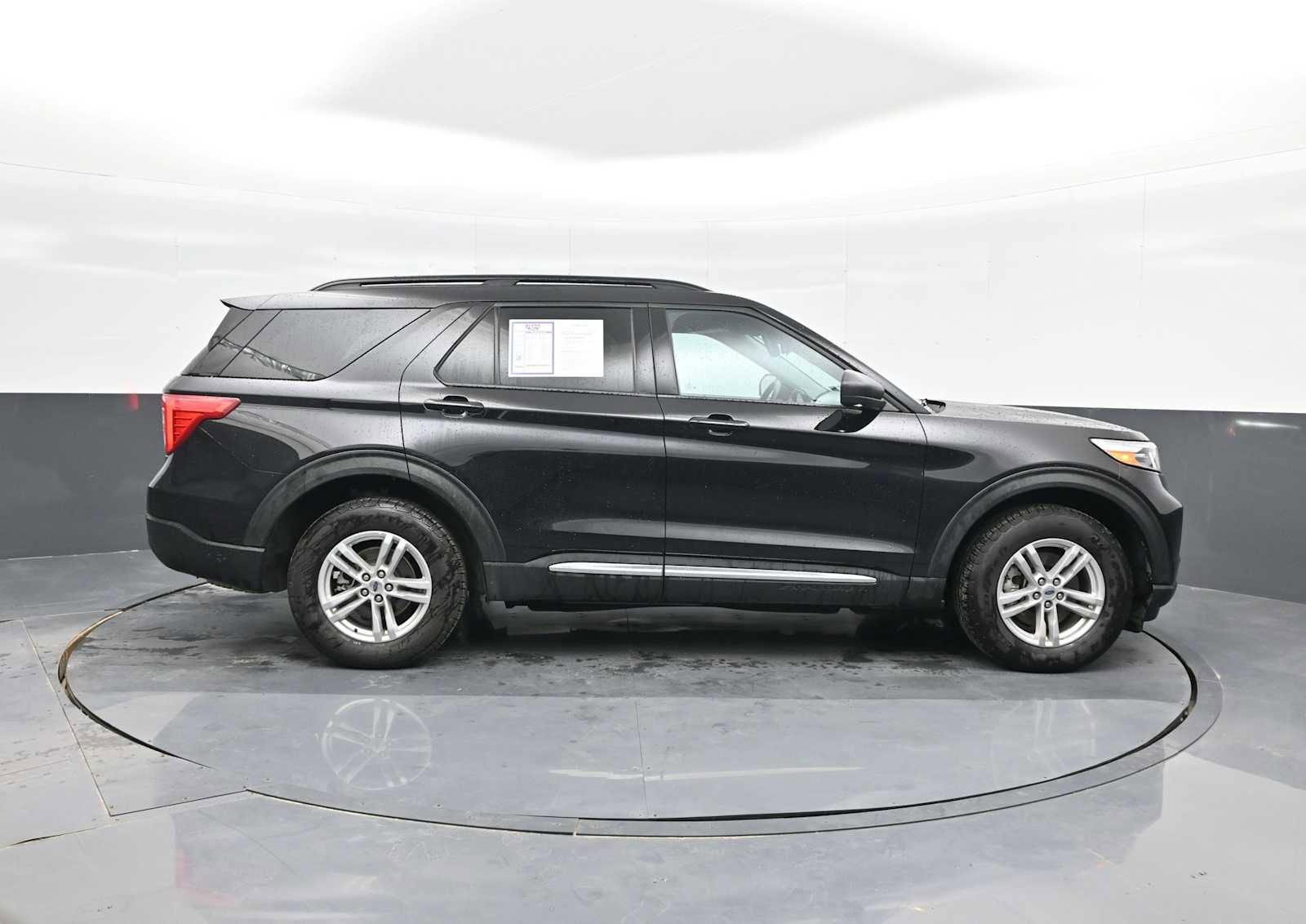 Used 2022 Ford Explorer XLT image 9