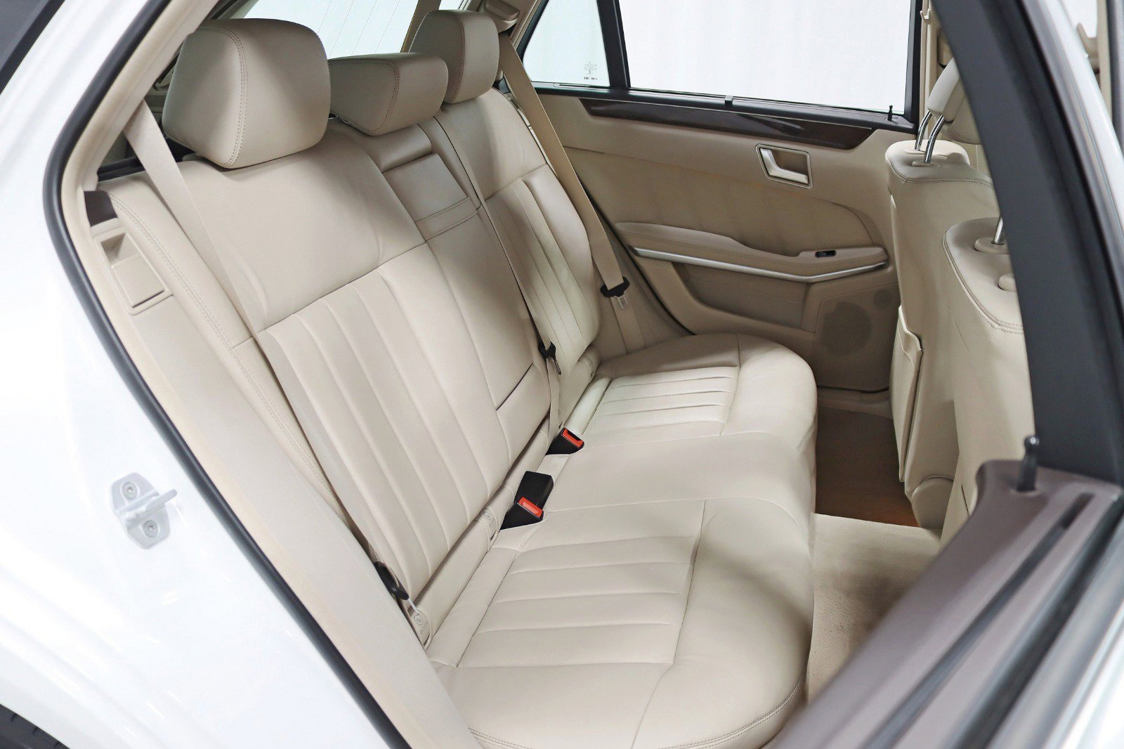 Used 2015 Mercedes-Benz E 350 E 350 4MATIC-Premium 1 Package w/ Premium 1 Package image 35