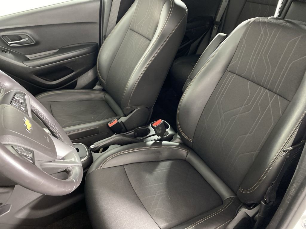 Used 2022 Chevrolet Trax LT w/ LT Convenience Package image 21