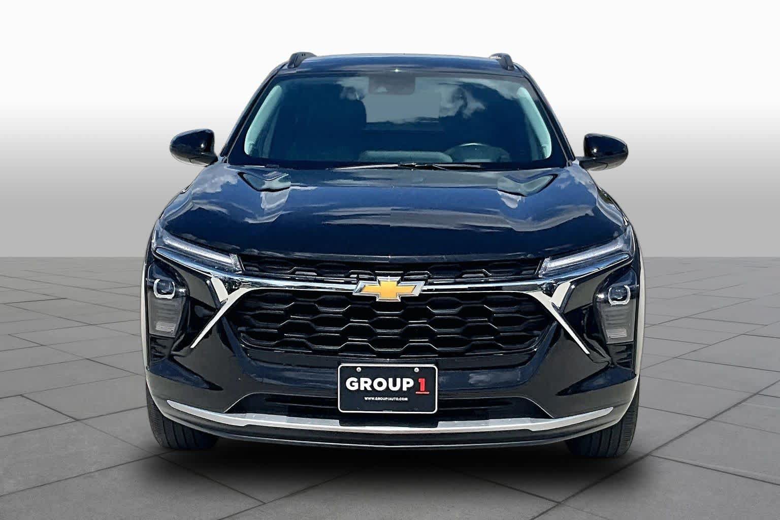 Used 2024 Chevrolet Trax LT w/ Driver Confidence Package FWD image 4