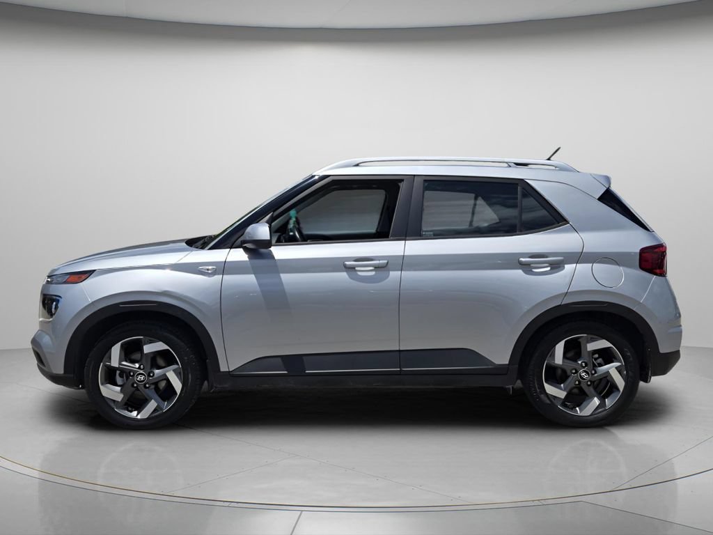 Used 2023 Hyundai Venue SEL FWD image 3