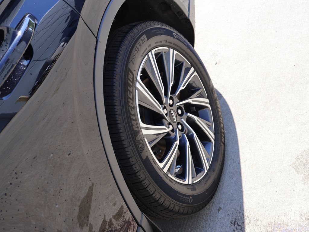 Used 2025 Lincoln Aviator AWD image 37