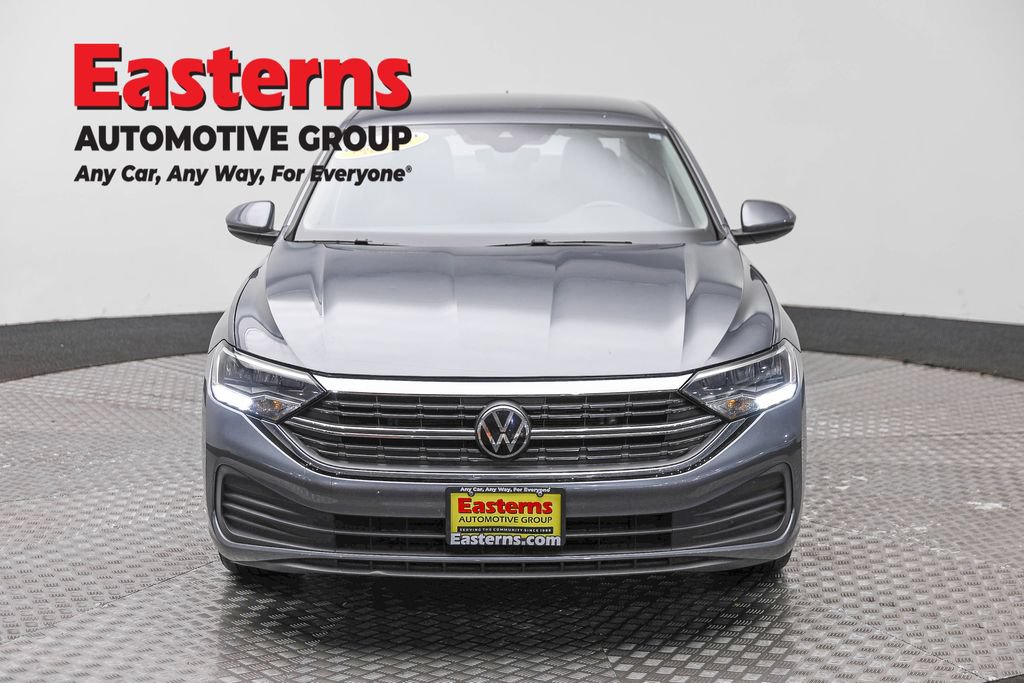 Used 2024 Volkswagen Jetta SE FWD image 3