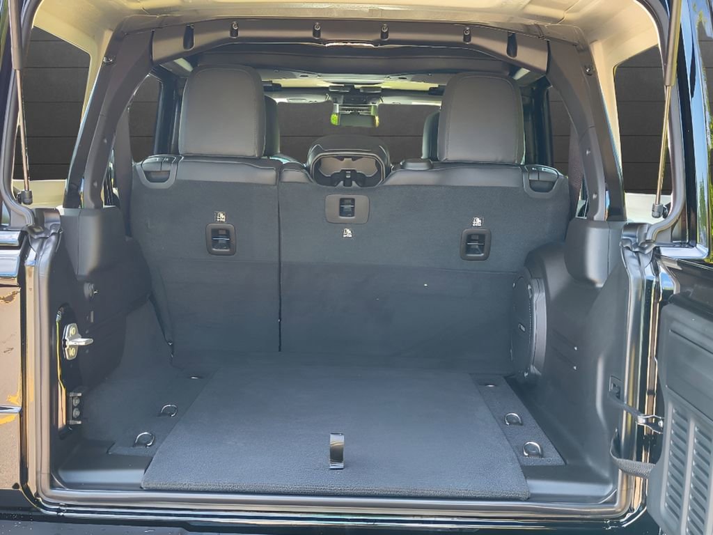 New 2025 Jeep Wrangler Sahara image 27
