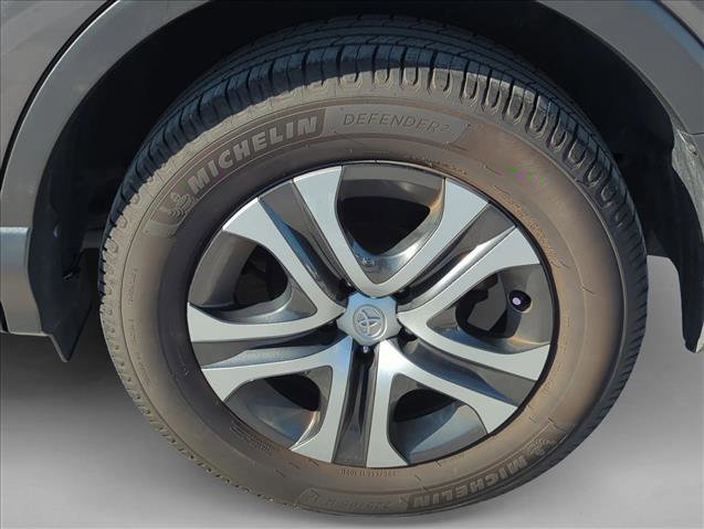 Used 2017 Toyota RAV4 LE FWD image 7