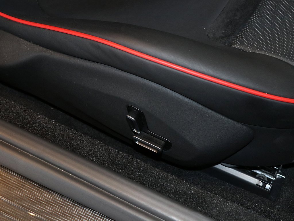 Certified 2024 Ferrari Roma image 33