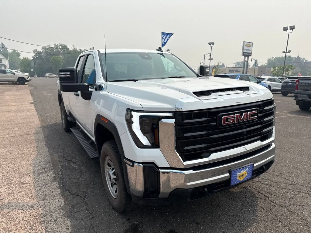 Used 2024 GMC Sierra 2500 Pro AWD/4WD image 4