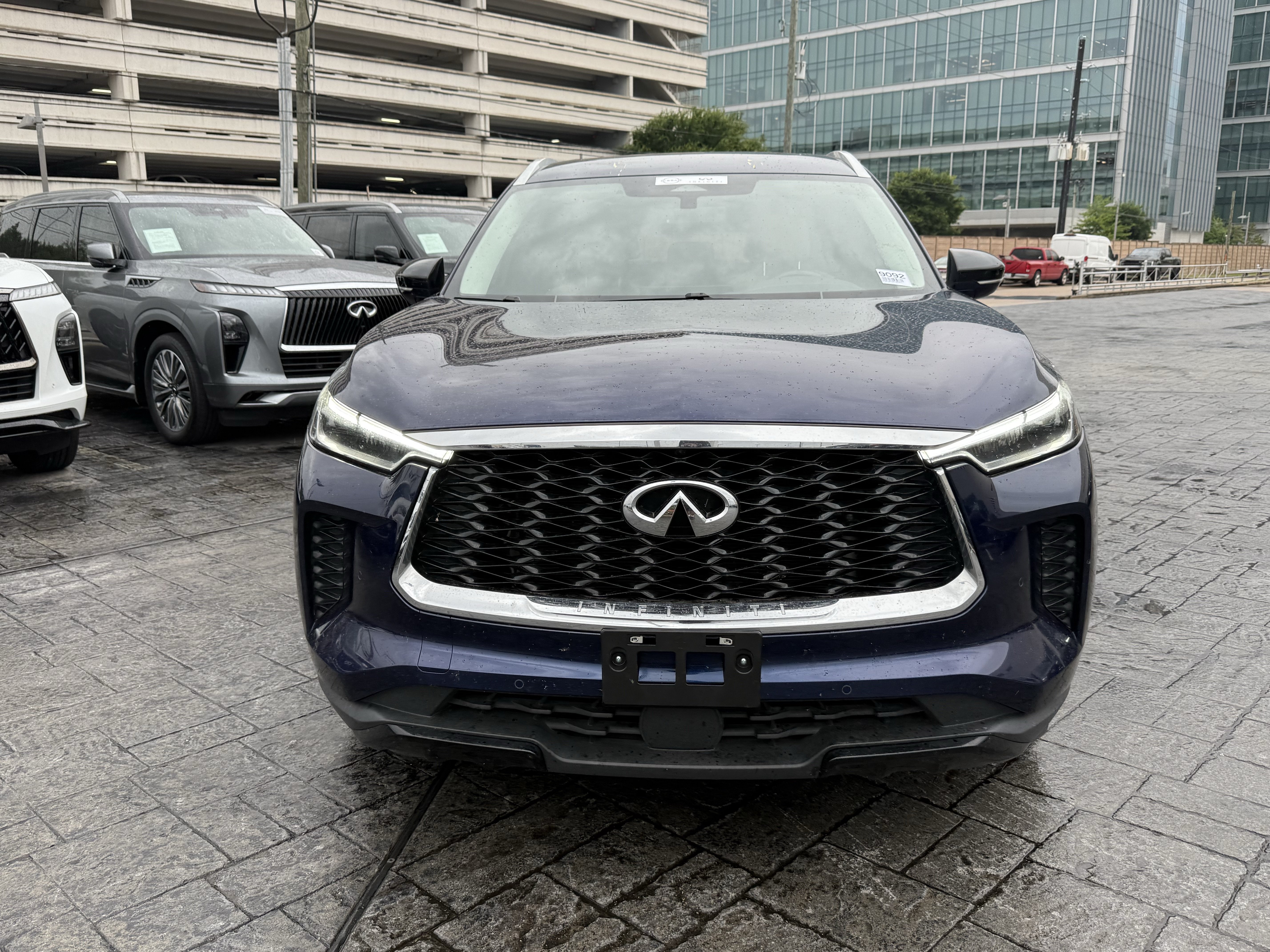 Used 2023 INFINITI QX60 Luxe w/ Cargo Package FWD image 2