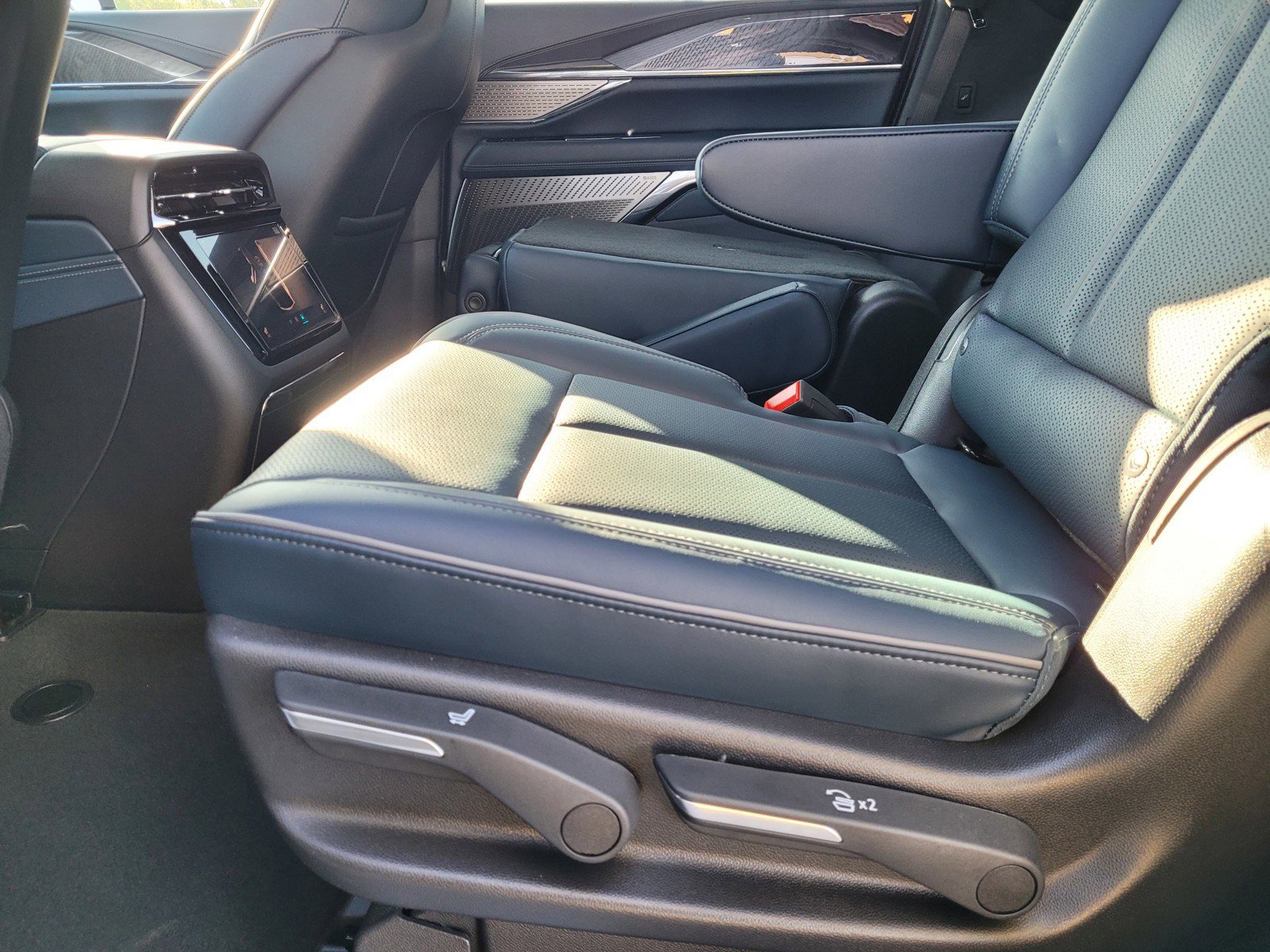 New 2025 Cadillac Escalade IQ Luxury 2 image 6