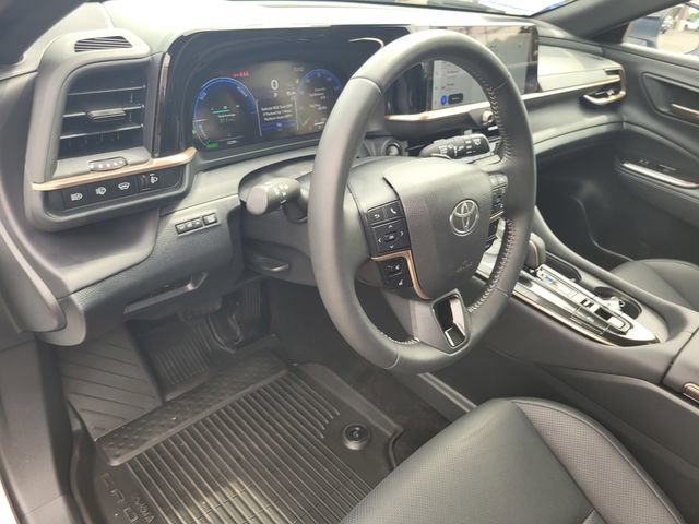 Used 2025 Toyota Crown Signia image 9