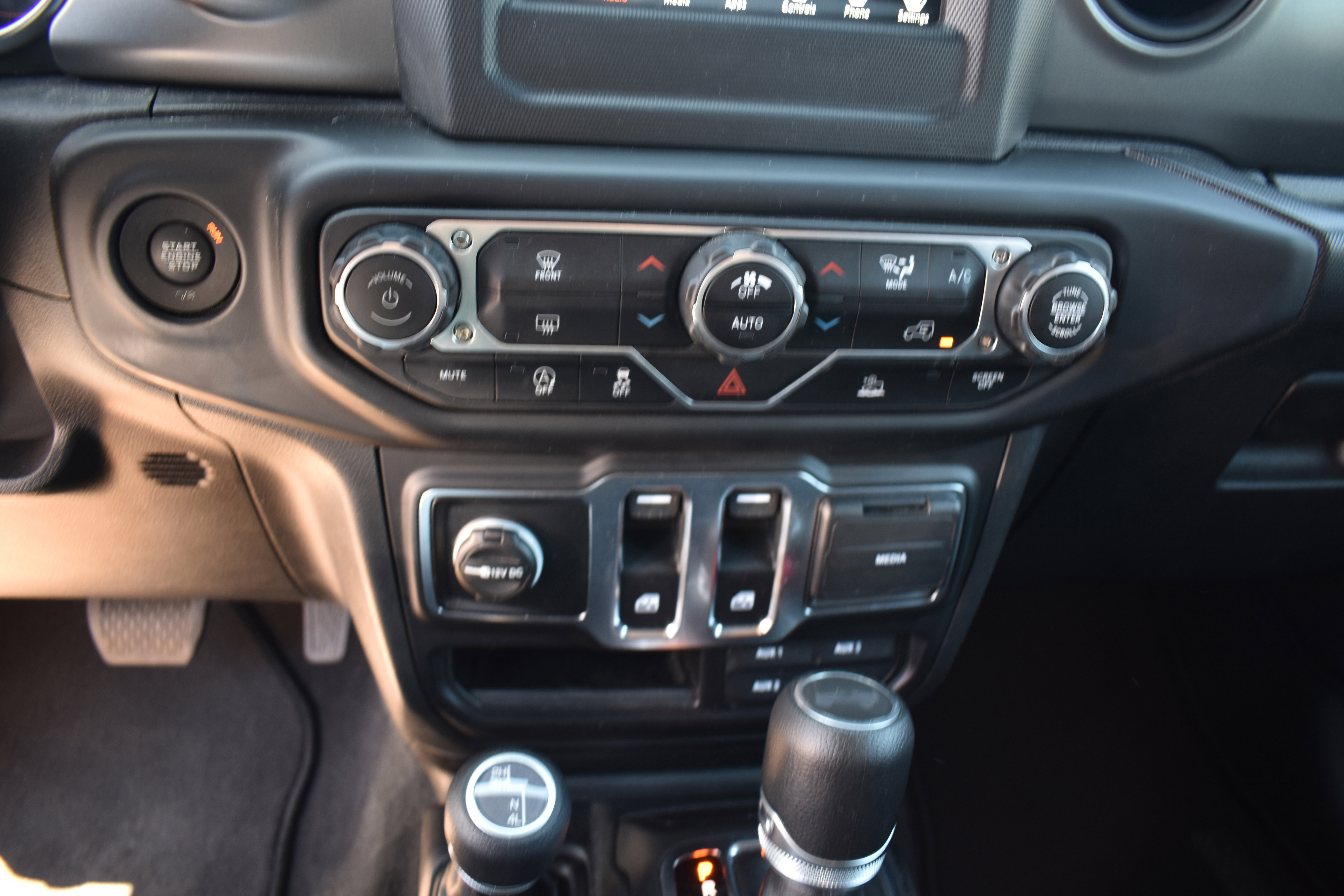 Used 2023 Jeep Wrangler Sport AWD/4WD image 21