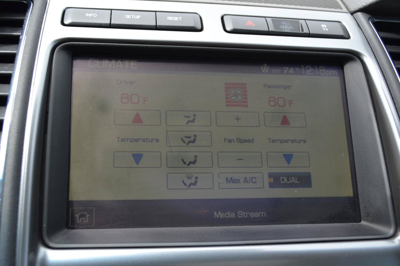Used 2010 Ford Taurus Limited AWD/4WD image 21