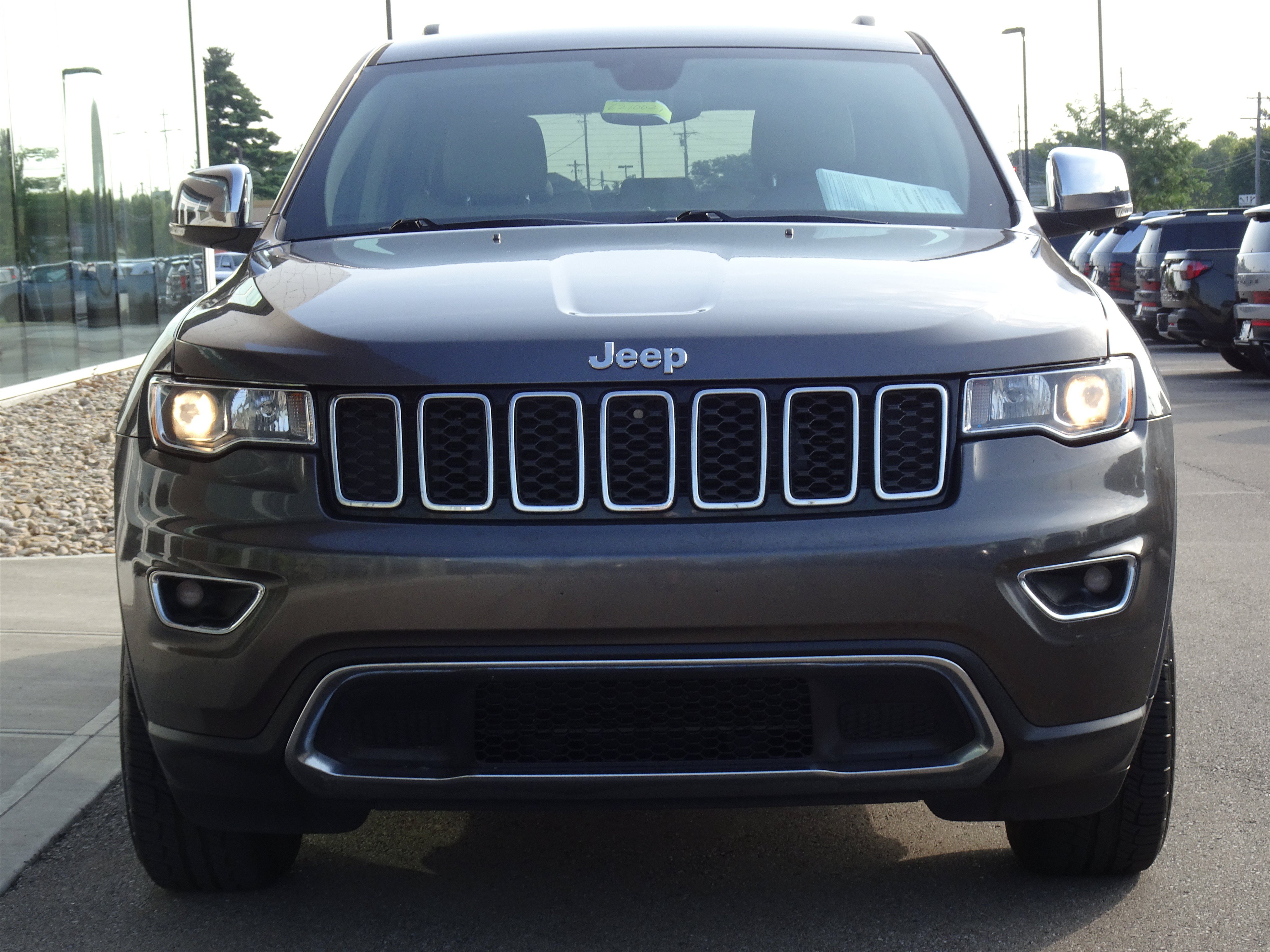 Used 2019 Jeep Grand Cherokee Limited AWD/4WD image 7