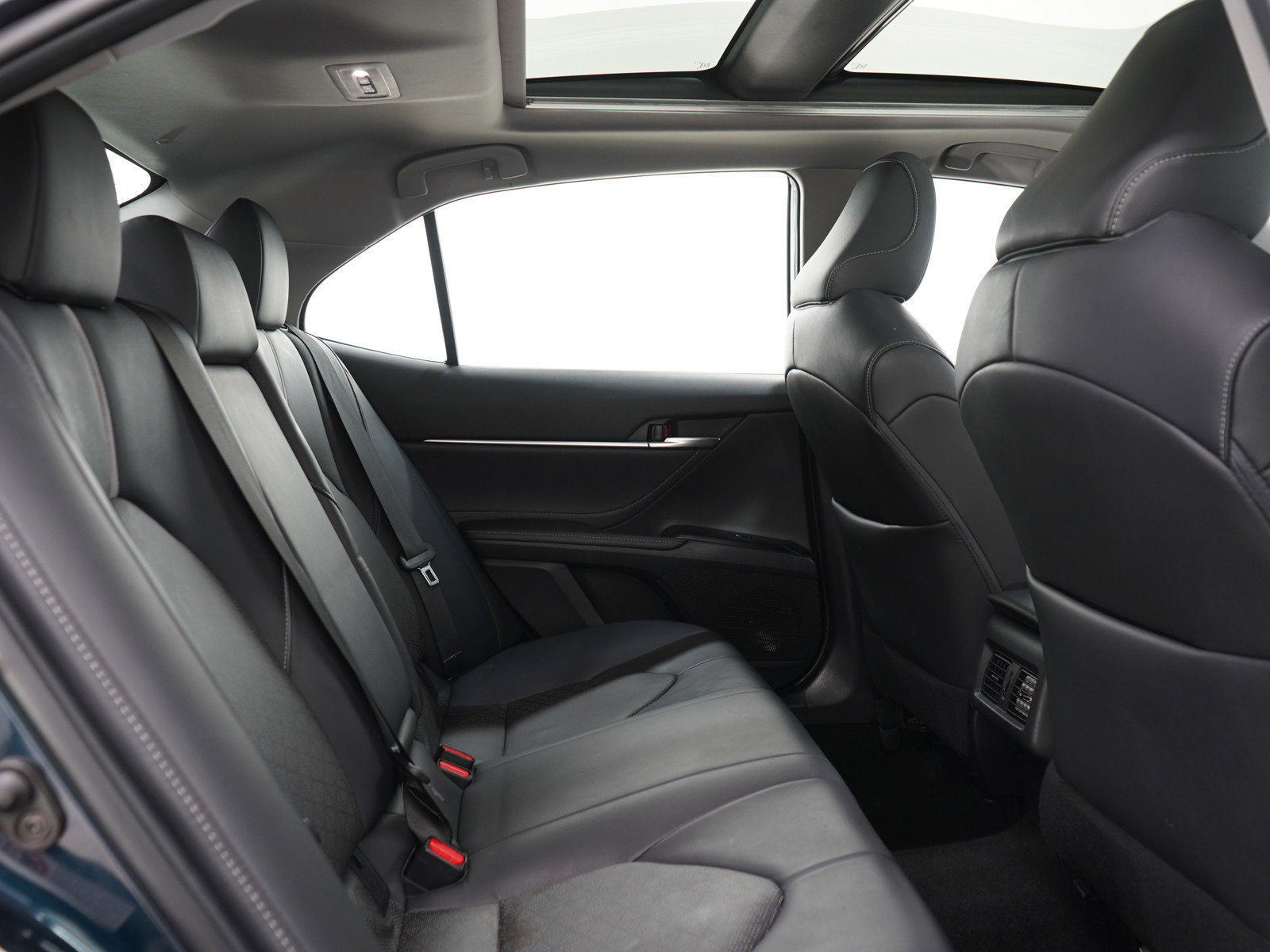 Used 2018 Toyota Camry XSE FWD image 12