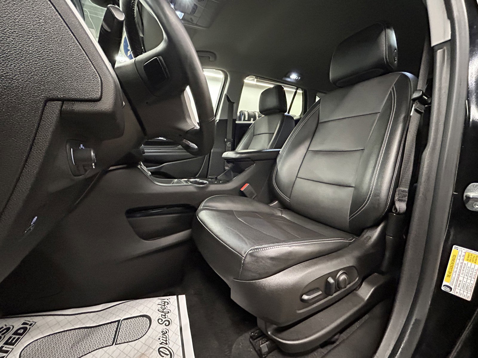 Used 2023 GMC Terrain SLT image 11