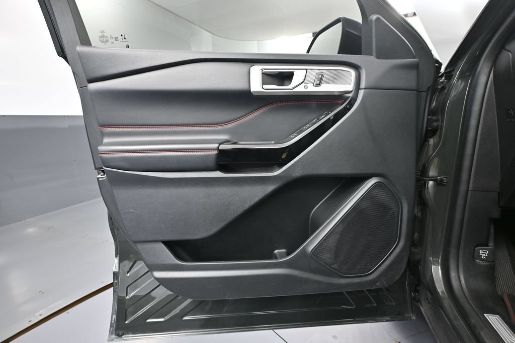 Used 2023 Ford Explorer ST-Line AWD/4WD image 18