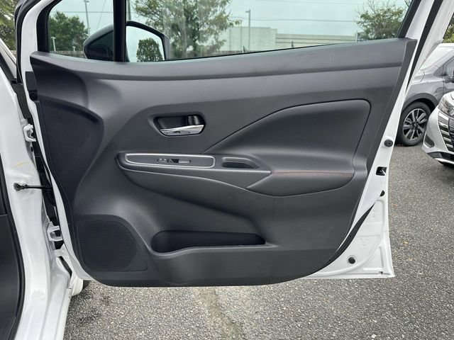 New 2025 Nissan Versa SR w/ Trunk Package image 8