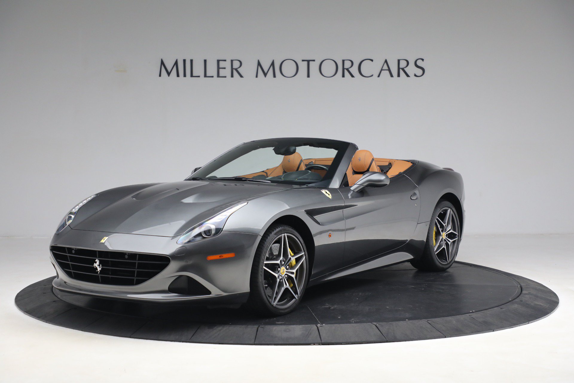 Certified 2017 Ferrari California T RWD image 1