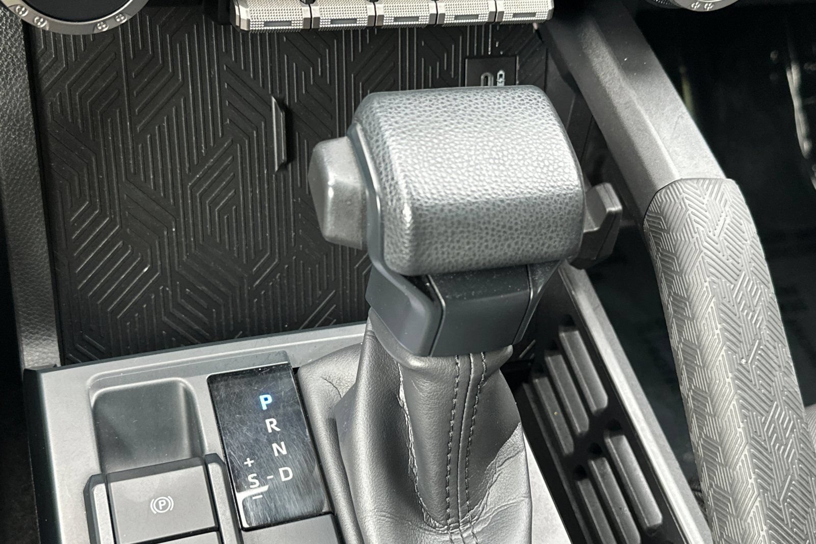 Used 2024 Toyota Tacoma SR5 AWD/4WD image 24