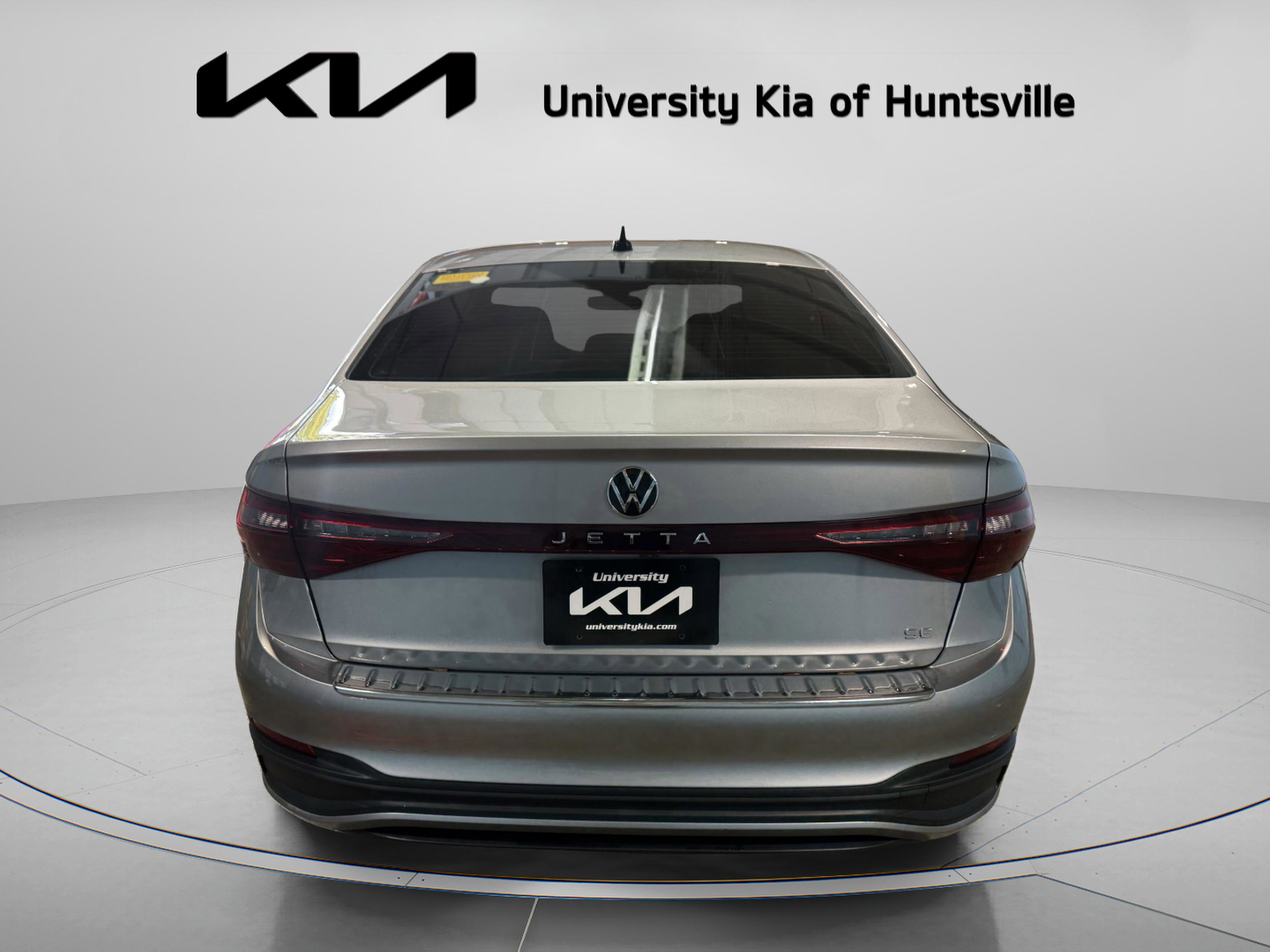 Used 2025 Volkswagen Jetta SE image 6