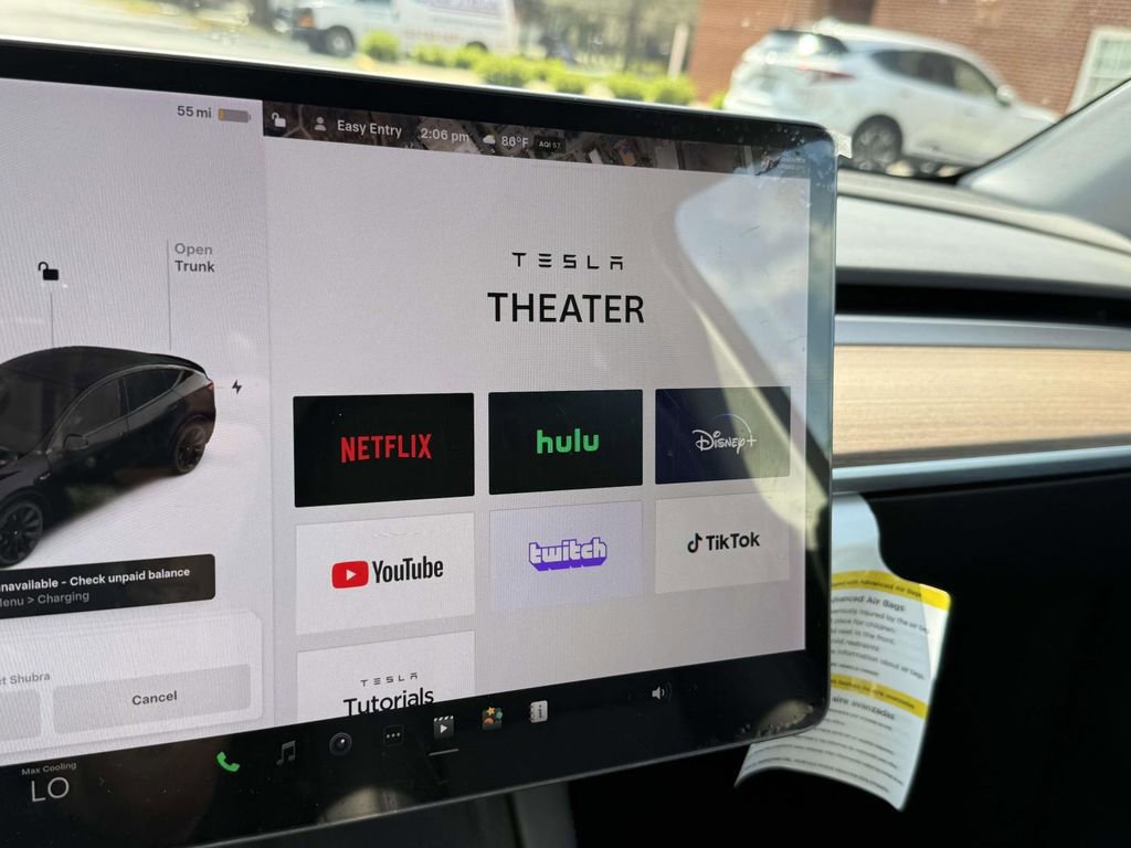 Used 2022 Tesla Model Y Long Range image 25