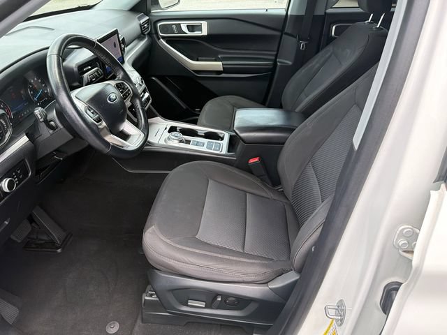 Used 2023 Ford Explorer XLT RWD image 9