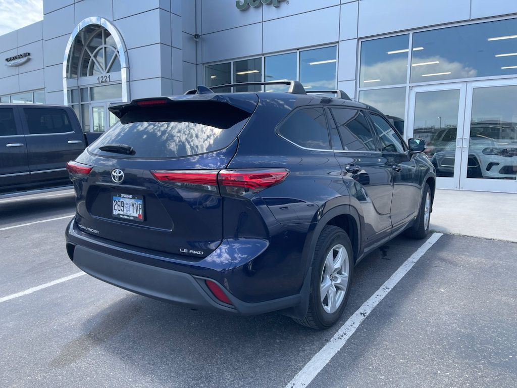 Used 2020 Toyota Highlander LE AWD/4WD image 2