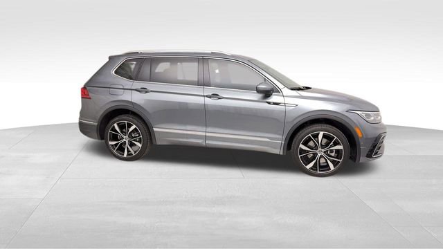 Used 2024 Volkswagen Tiguan SEL R-Line w/ MDO Package, Two-Row image 10