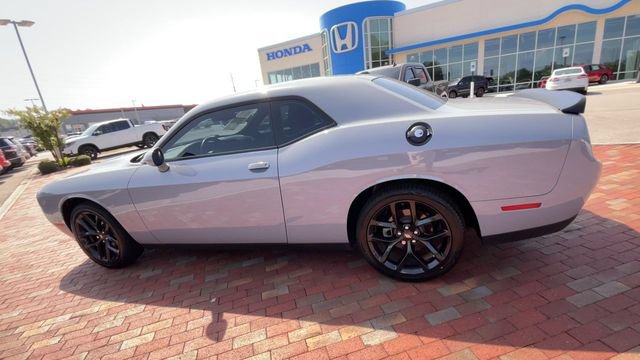 Used 2022 Dodge Challenger SXT w/ Driver Convenience Group RWD image 7
