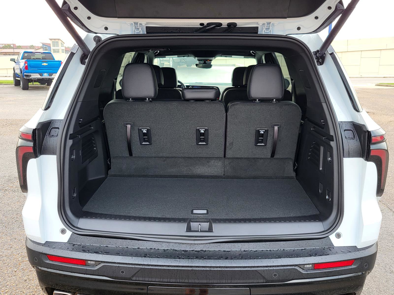 New 2026 Chevrolet Traverse LT image 12