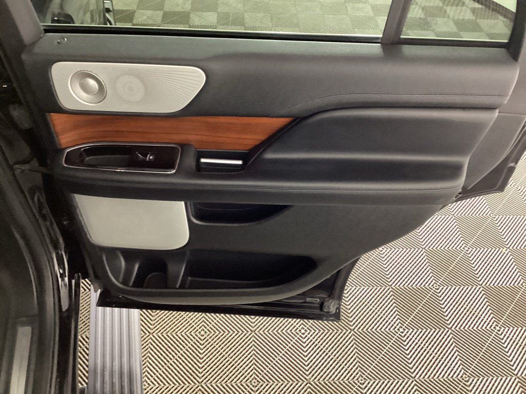 Used 2019 Lincoln Navigator Reserve w/ Cargo Package AWD/4WD image 12