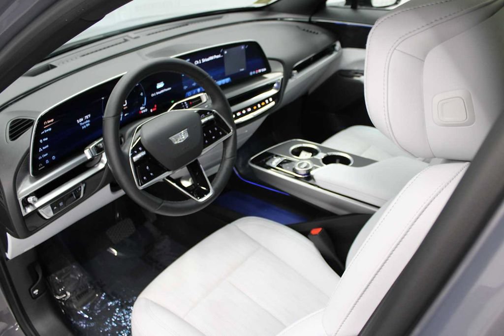 Used 2024 Cadillac Lyriq Luxury AWD/4WD image 18